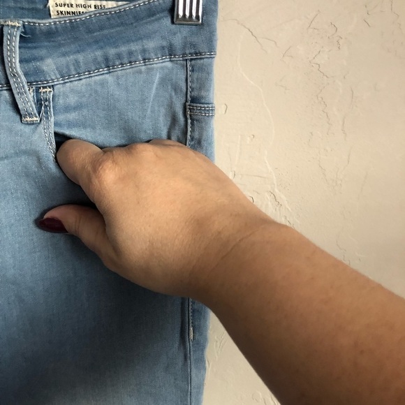 Bullhead Super High Rise Jeggings - Picture 4 of 9